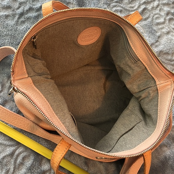 Gorgeous genuine leather Roots bag in light dusty pink - Picture 9 of 10